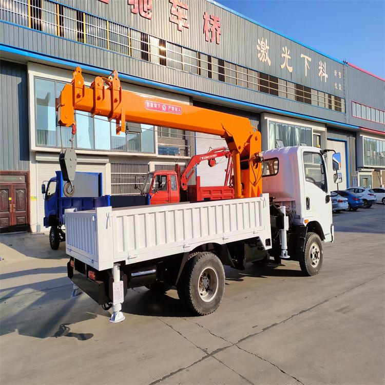 太原市三轮随车吊定制 农用改装机自备吊中瑞长期出售